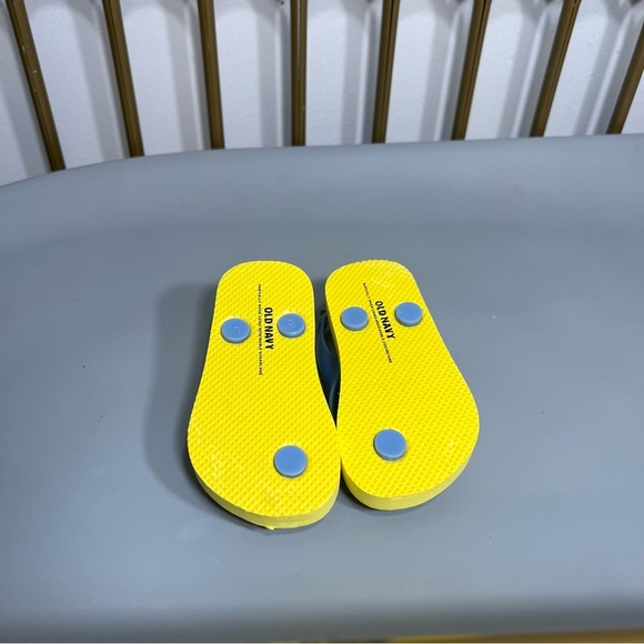 Toddler boys Yellow colorful shark baby Flip Flops size 5 good condition. - Picture 6 of 13